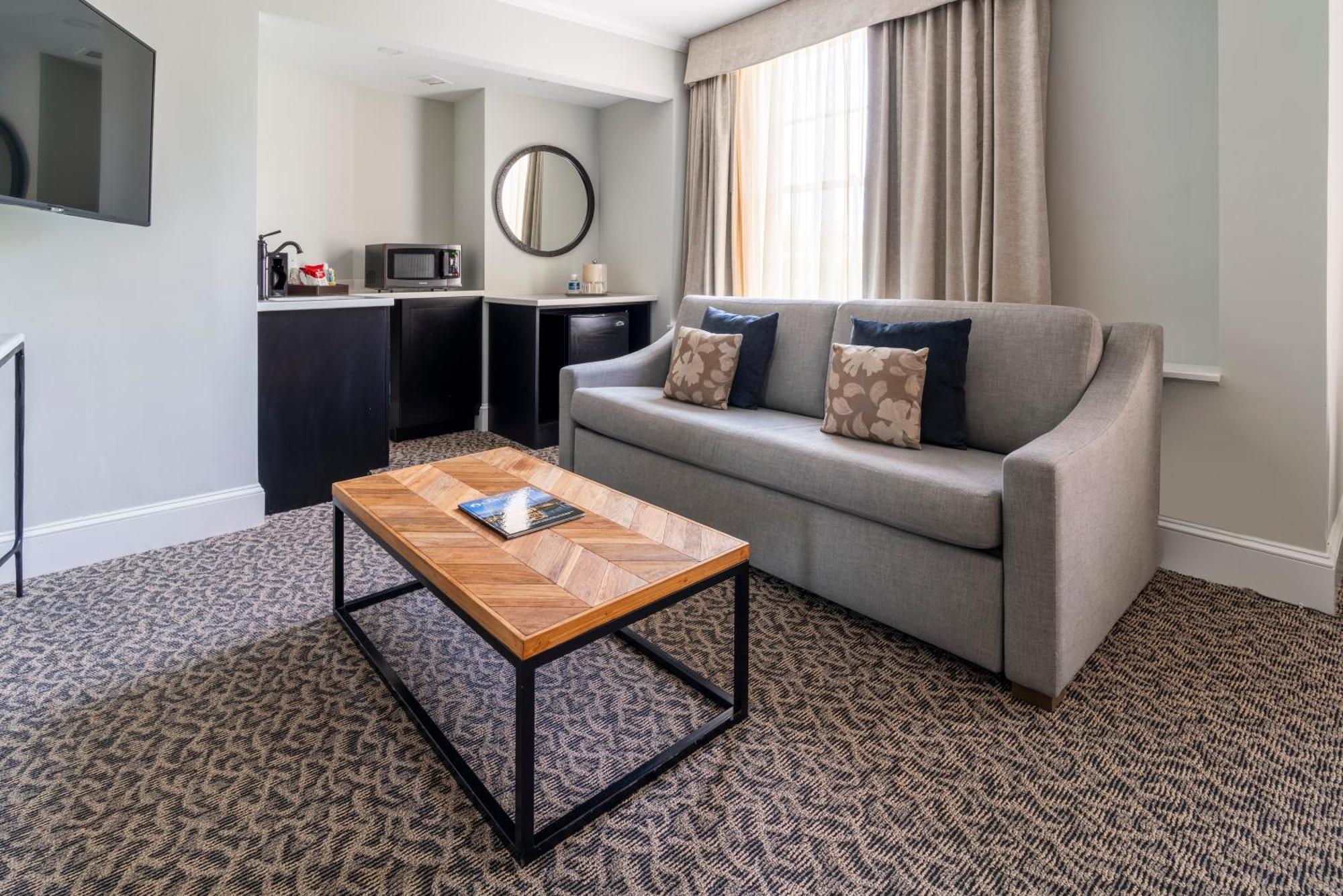 The Tidewater Inn Easton Room photo